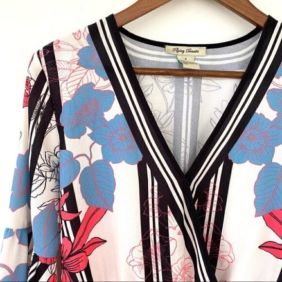 Flying Tomato surplice cropped top, with 3/4 length bell sleeves - Picture 4 of 9